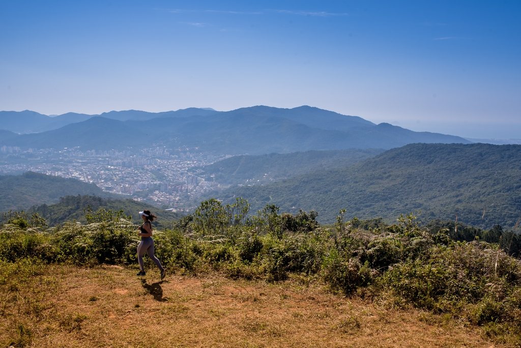 Does Running at Altitude Improve Performance at Sea Level?