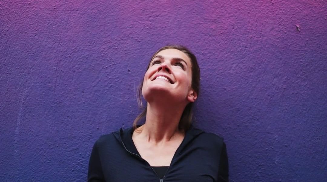 Lucile Woodward défend la courbe plane